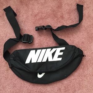 NWOT Nike fanny pack